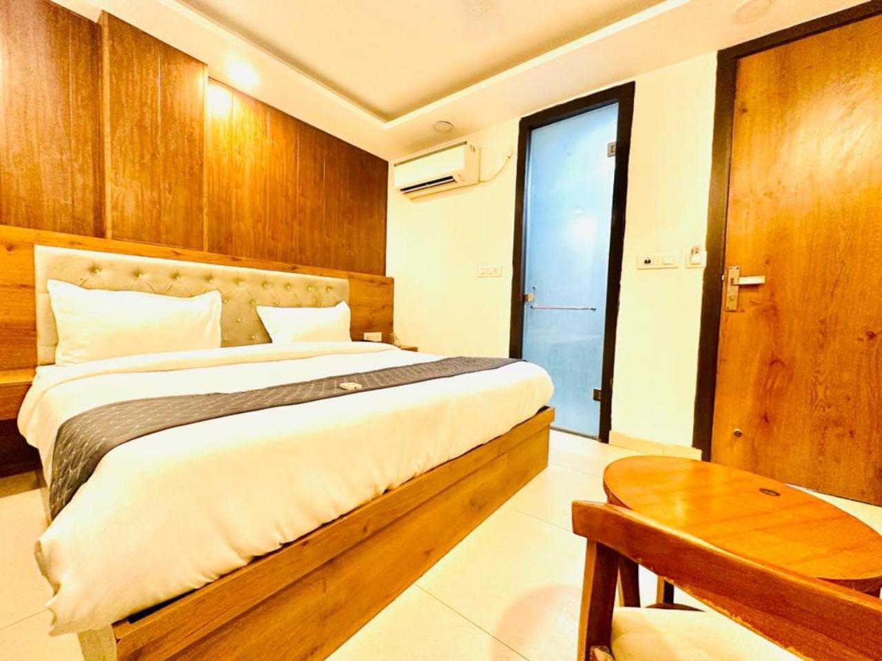 Hotel Qubic Near Igi Delhi Airport New Delhi Exterior photo