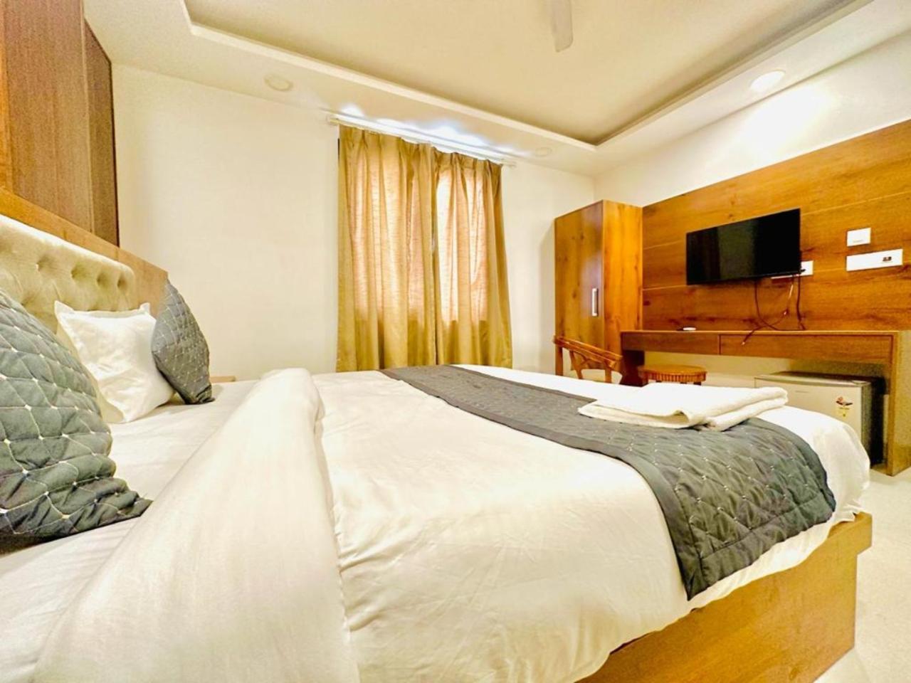 Hotel Qubic Near Igi Delhi Airport New Delhi Exterior photo