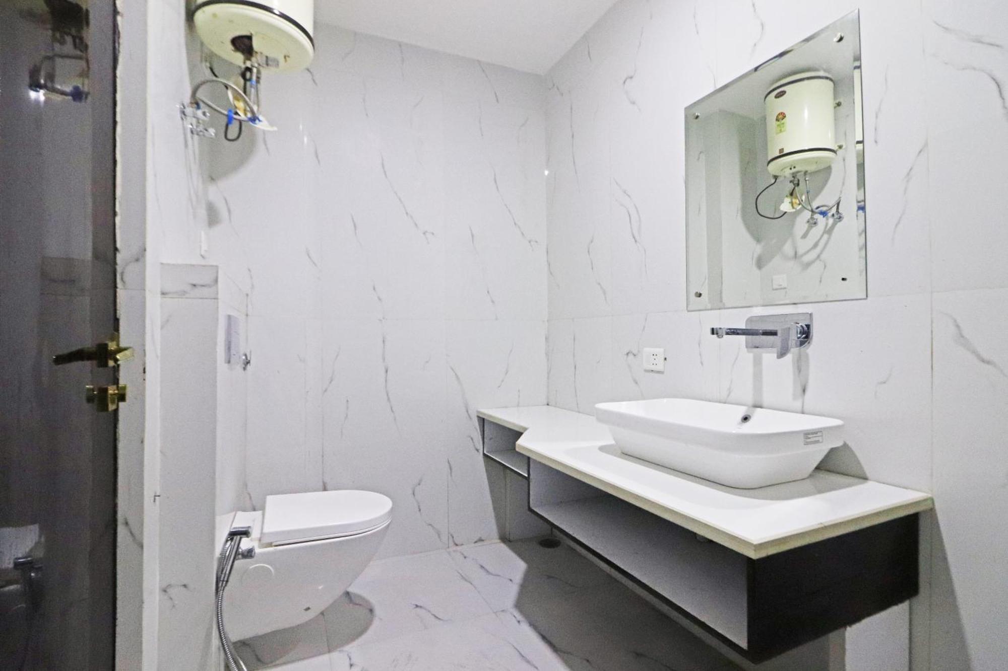 Hotel Qubic Near Igi Delhi Airport New Delhi Exterior photo